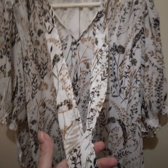 Calvin Klein floral blouse size 1X - Picture 2 of 5